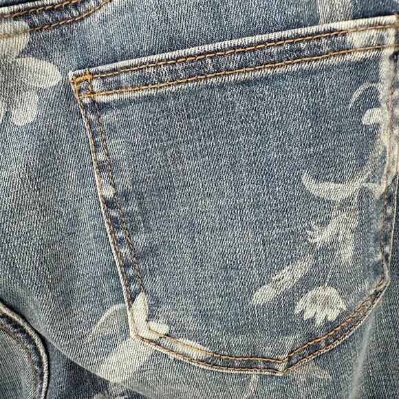 Chico’s Slimming Girlfriend Jeans Floral Embroidered Sequin Detail Size 0R (US 4 - Picture 4 of 7